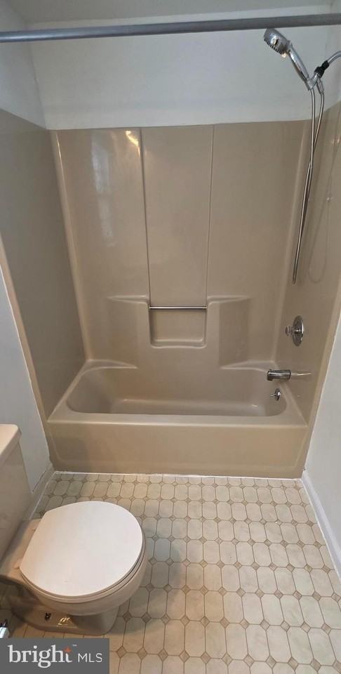 3213 Maplecrest Ter - Photo 7 of 19