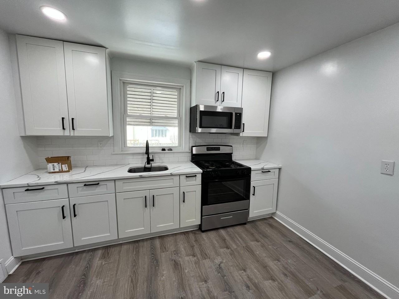 1113 E Hunting Park Ave 1st Fl #1stFL - Photo 7 of 21