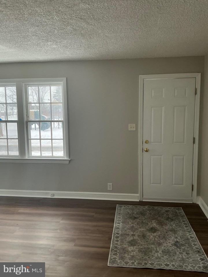 1423 Filbert St - Photo 2 of 13