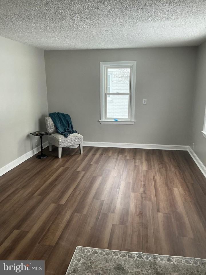 1423 Filbert St - Photo 3 of 13