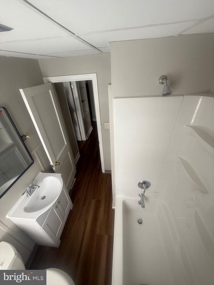 1423 Filbert St - Photo 5 of 13