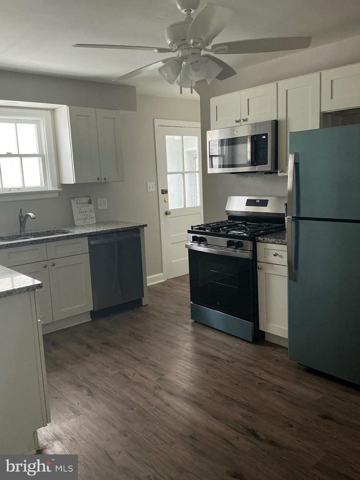 1423 Filbert St - Photo 7 of 13