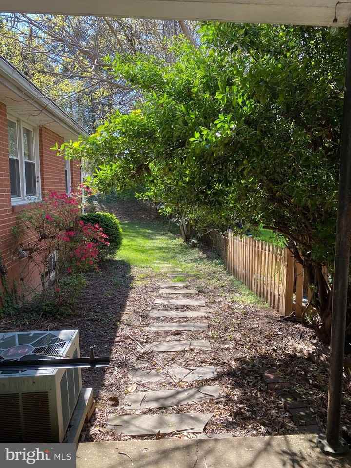 1708 N Roosevelt St - Photo 4 of 11