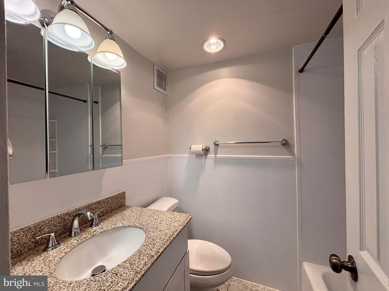 5340 Holmes Run Pkwy Unit 1003 #1003 - Photo 5 of 17