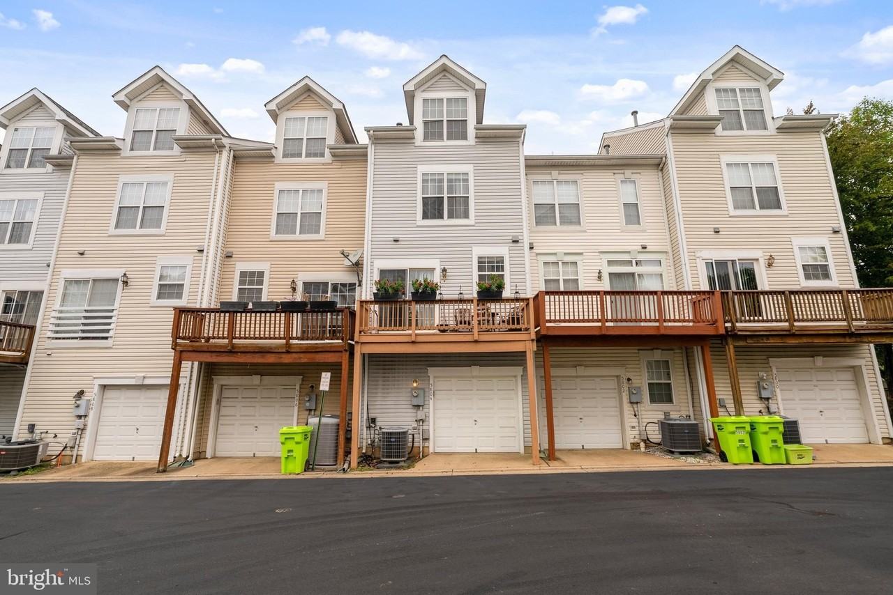 5804 Summers Grove Rd - Photo 4 of 42