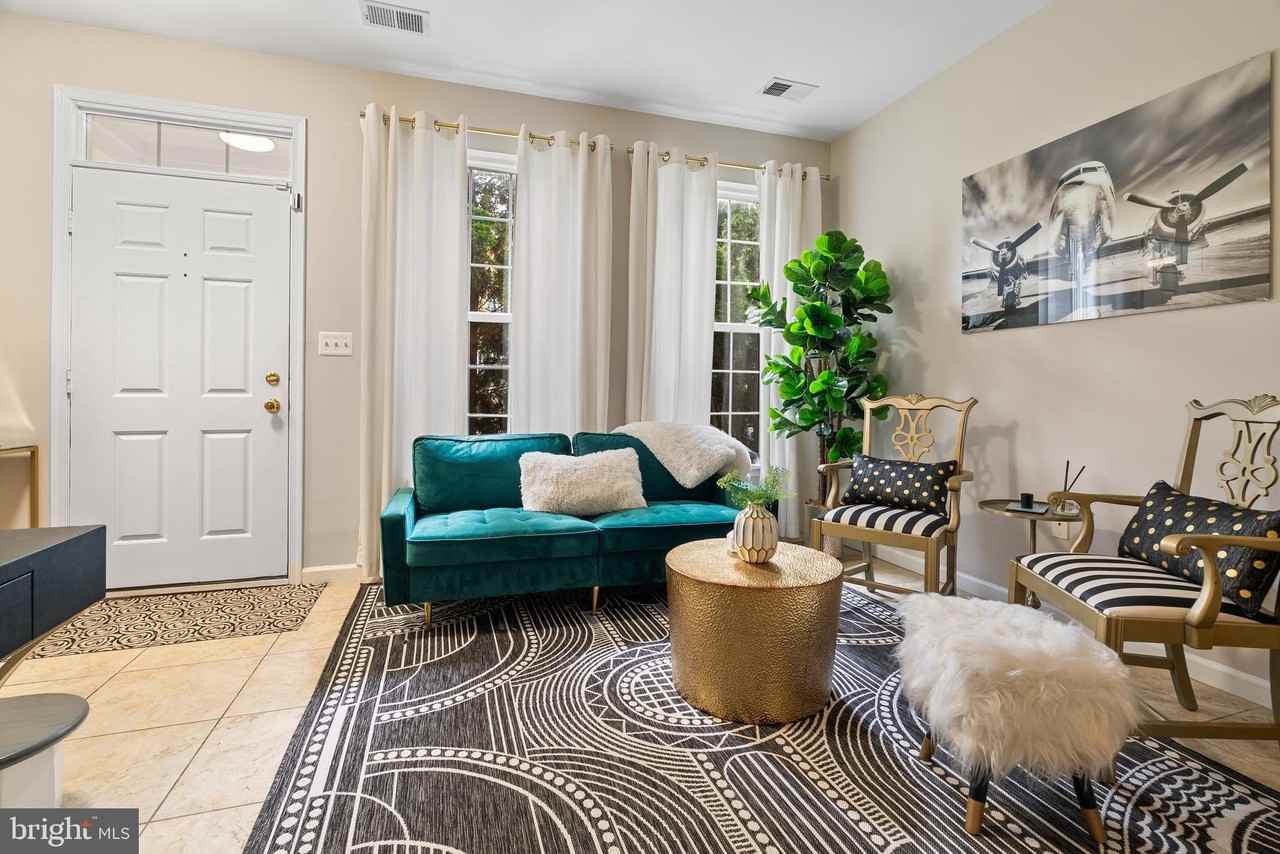 5804 Summers Grove Rd - Photo 6 of 42