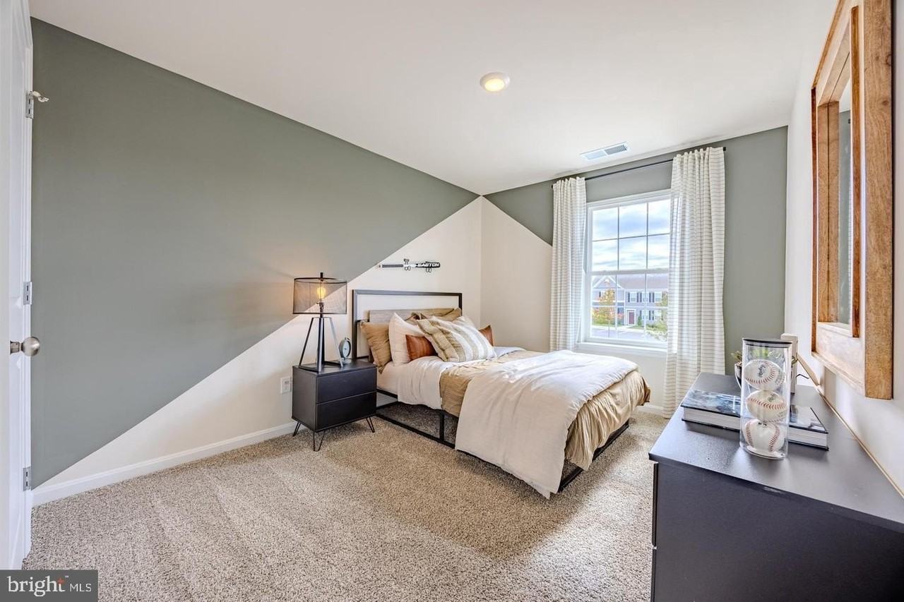 171 Schyrock Dr - Photo 4 of 34