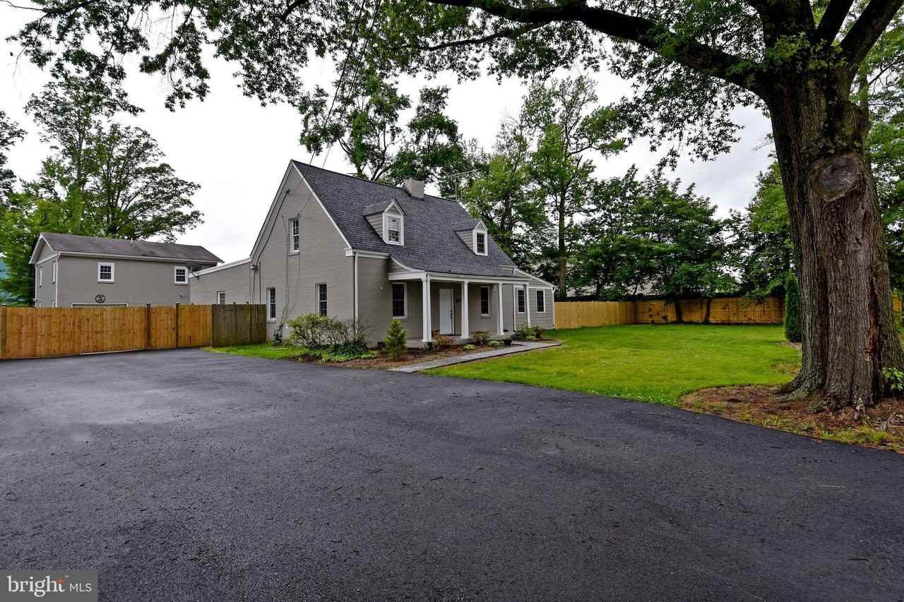 2905 Boswell Ave - Photo 2 of 47