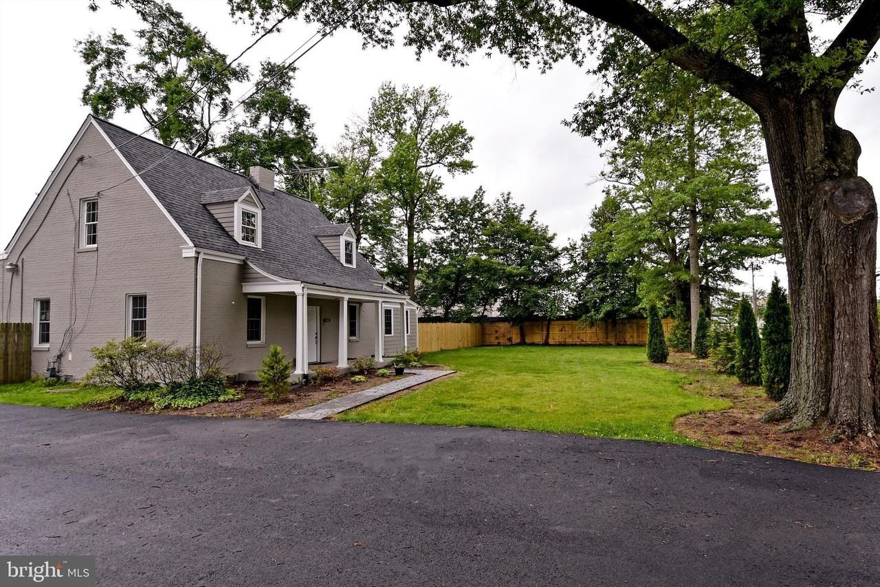 2905 Boswell Ave - Photo 3 of 47