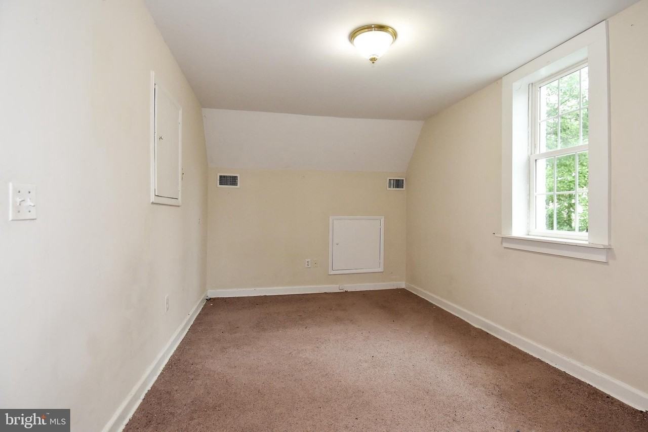 2905 Boswell Ave - Photo 3 of 7