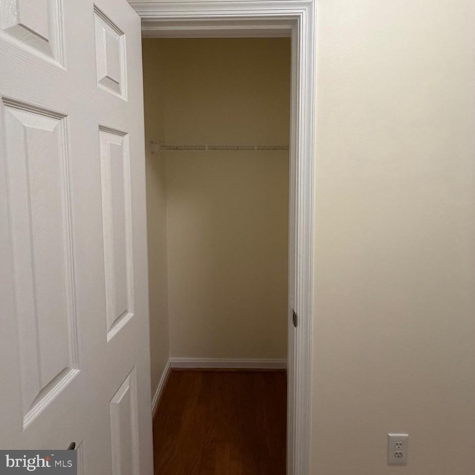 20453 Chesapeake Sq Unit 101 #101 - Photo 4 of 50