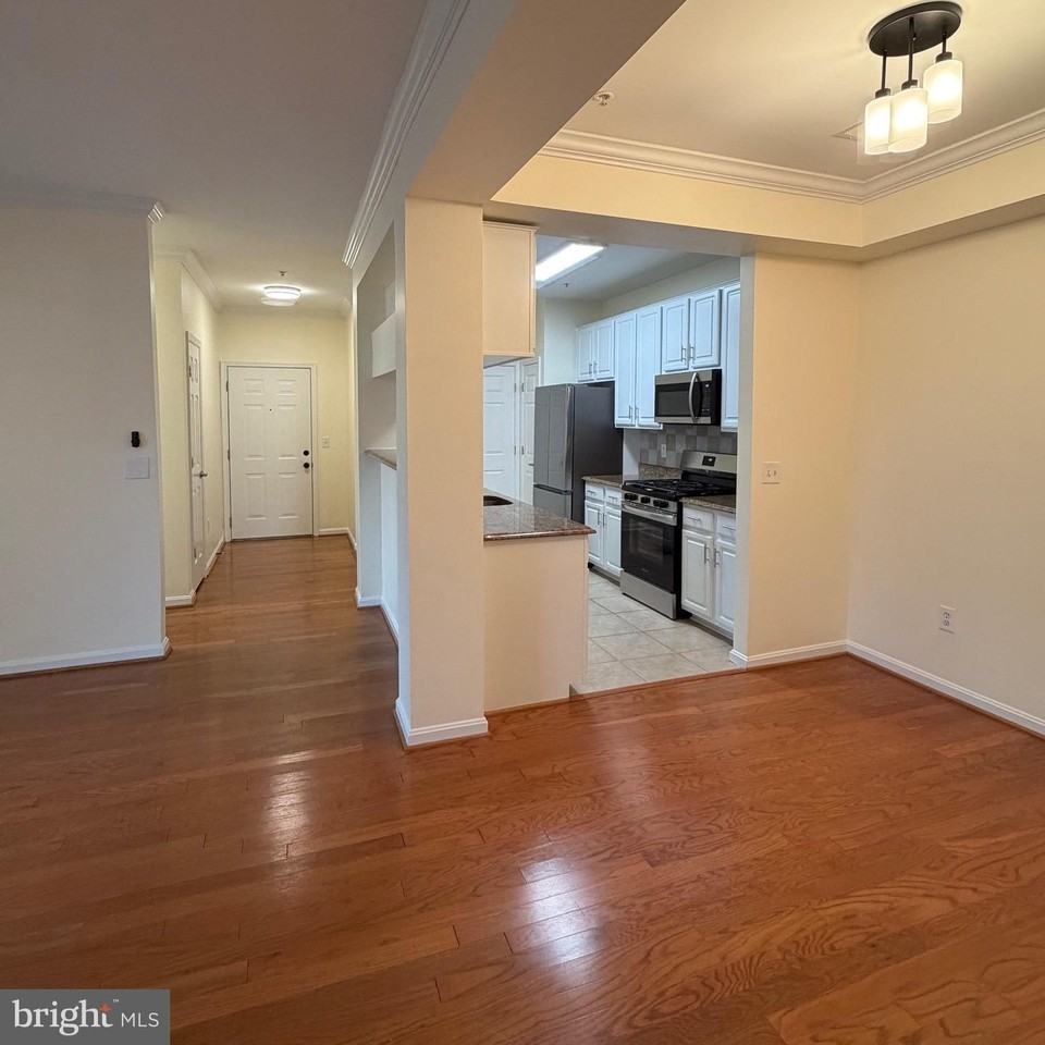 20453 Chesapeake Sq Unit 101 #101 - Photo 6 of 50