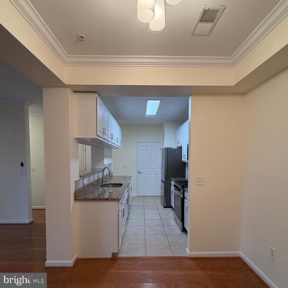 20453 Chesapeake Sq Unit 101 #101 - Photo 7 of 50