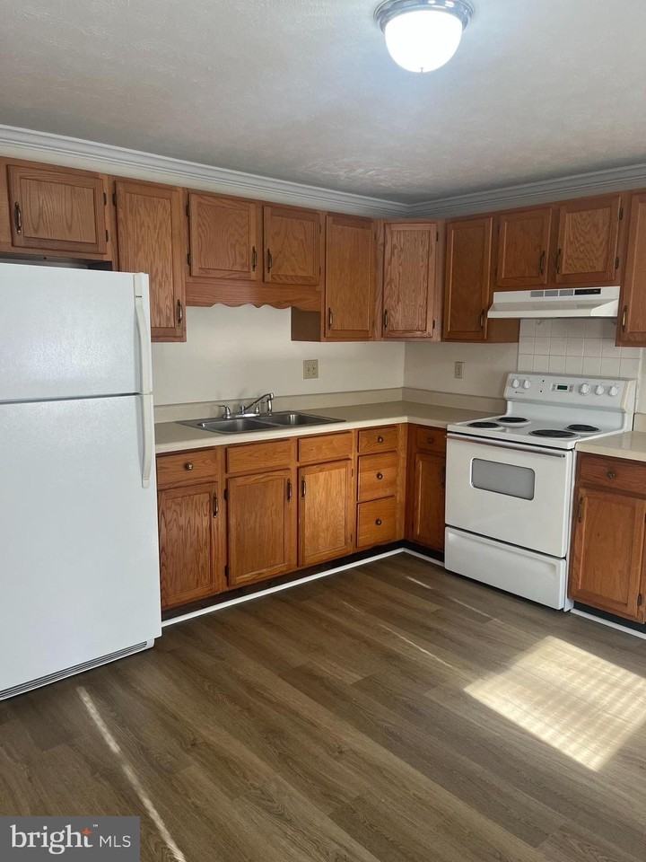 238 Apt. #`1 COMMERCE Street - Photo 4 of 14