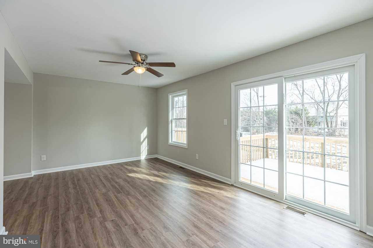 438 Hill St - Photo 4 of 24