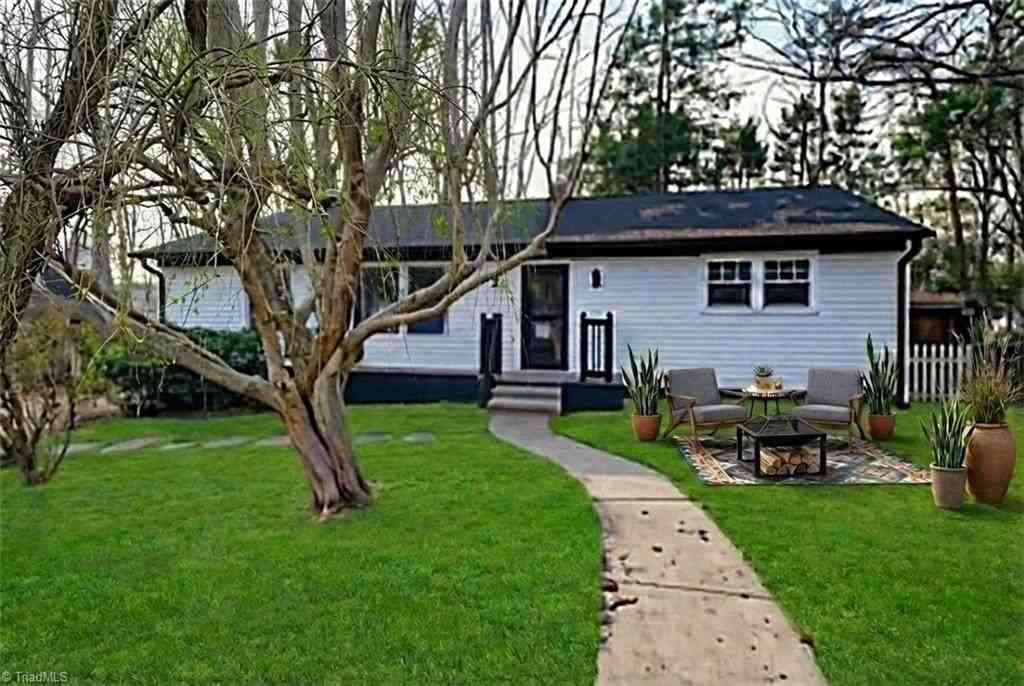 2005 Queens Ct - Photo 3 of 36