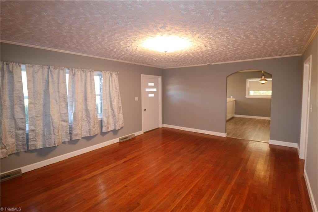 3255 Ararat Rd - Photo 5 of 16