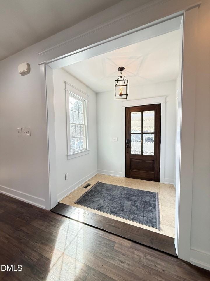 121 Marilou Ln - Photo 4 of 50