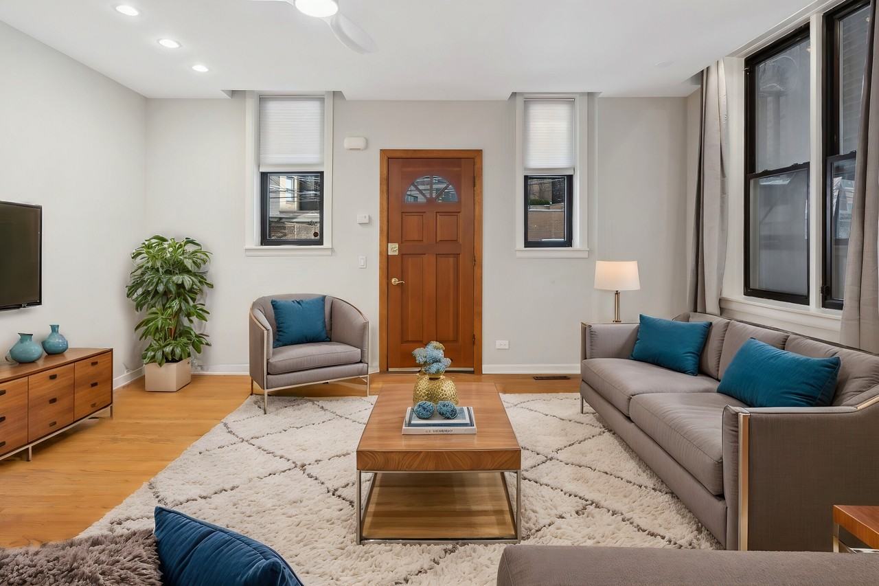 2125 N Clark St #1 - Photo 2 of 39