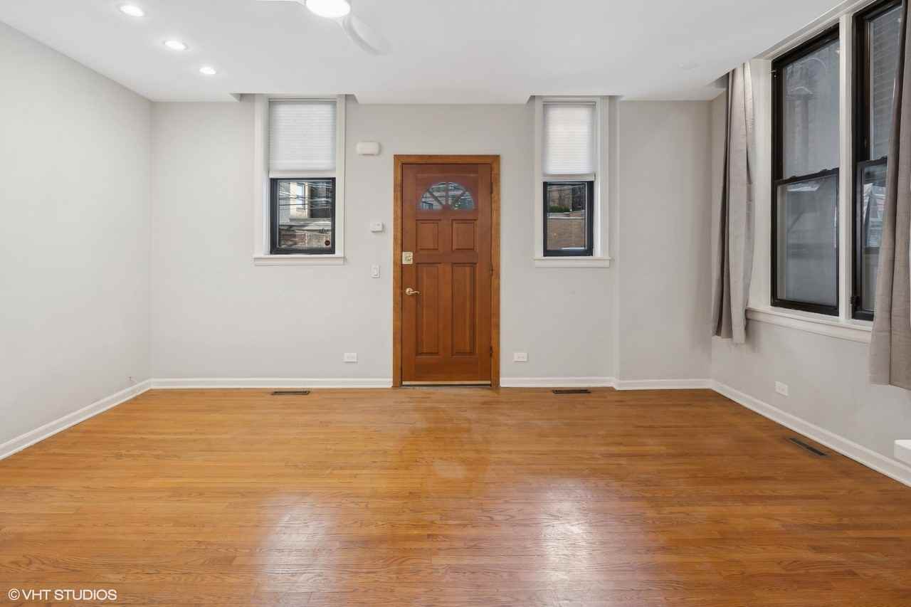 2125 N Clark St #1 - Photo 3 of 39