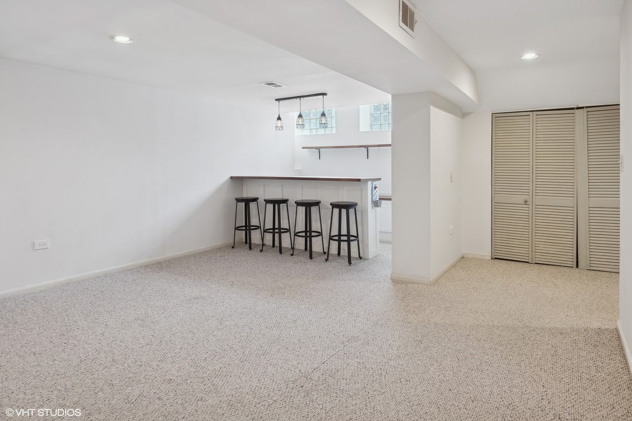 2125 N Clark St #1 - Photo 7 of 39