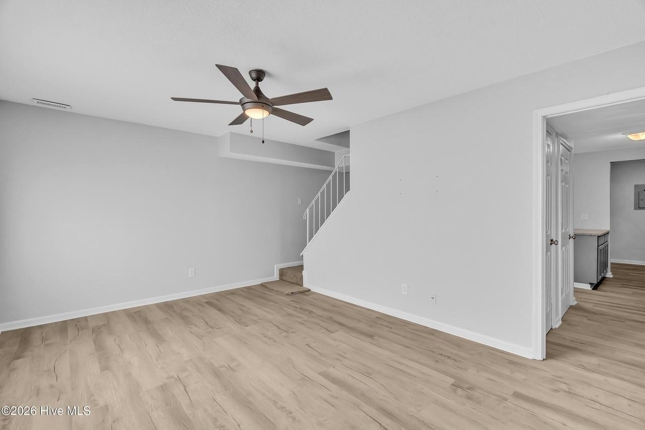 420 Myrtlewood Cir - Photo 2 of 21