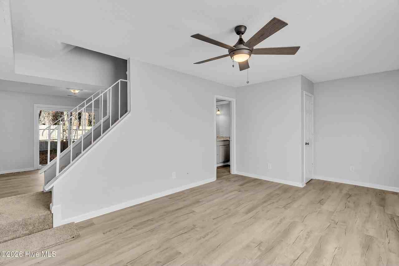 420 Myrtlewood Cir - Photo 3 of 21