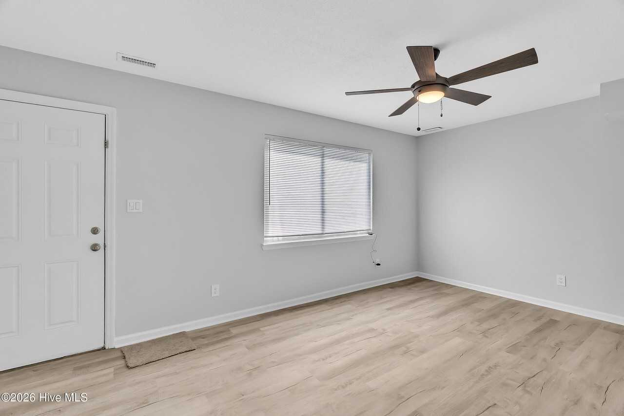 420 Myrtlewood Cir - Photo 5 of 21