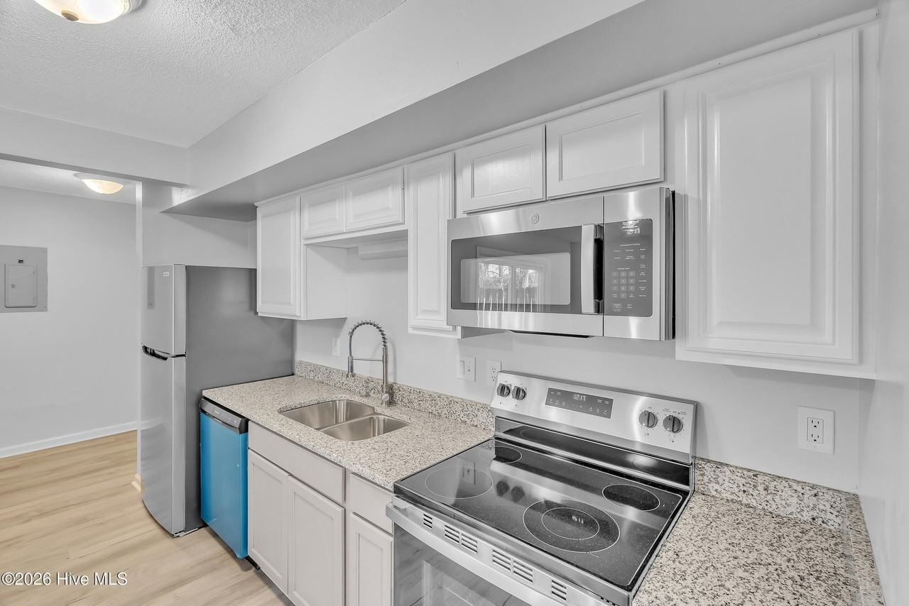 420 Myrtlewood Cir - Photo 7 of 21