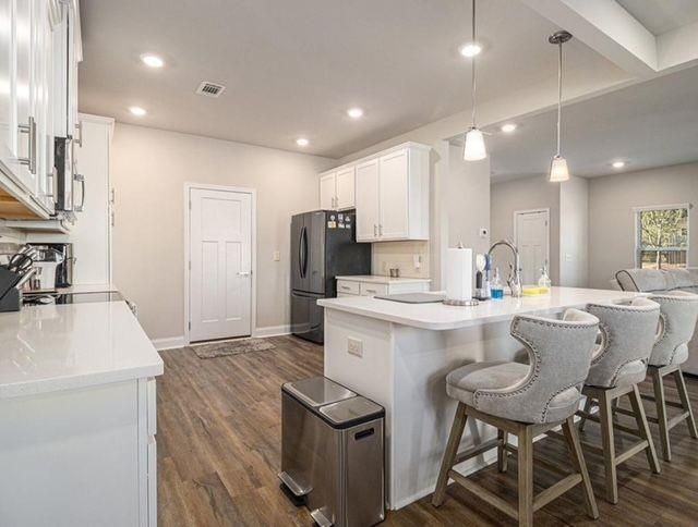 394 Greenleaf Ct Nw - Photo 6 of 19