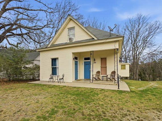 214 Elizabeth Ter - Photo 3 of 11