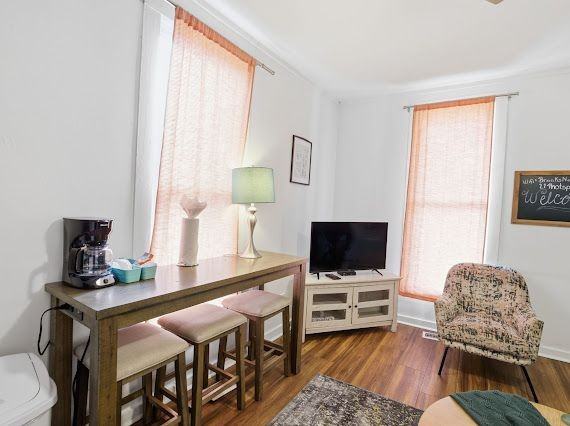 214 Elizabeth Ter - Photo 4 of 11