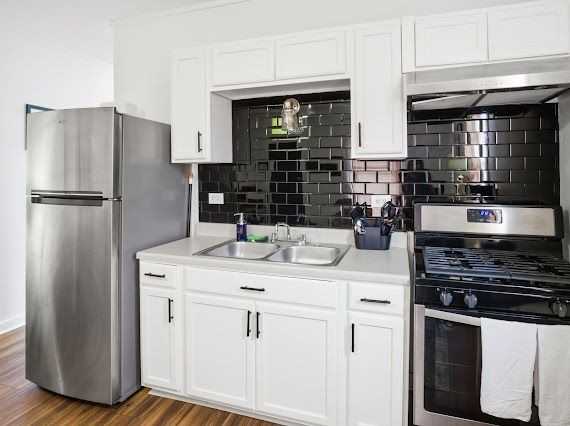 214 Elizabeth Ter - Photo 7 of 11