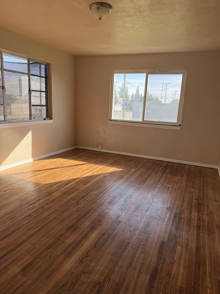 904 33rd St #NA - Photo 3 of 13