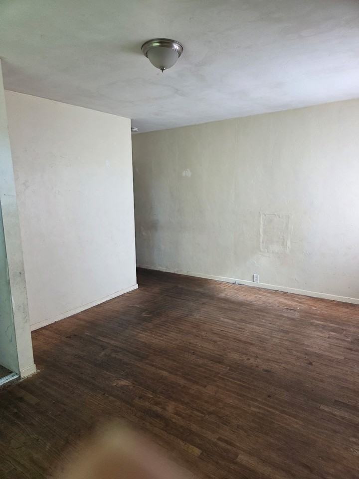 904 33rd St #NA - Photo 7 of 13