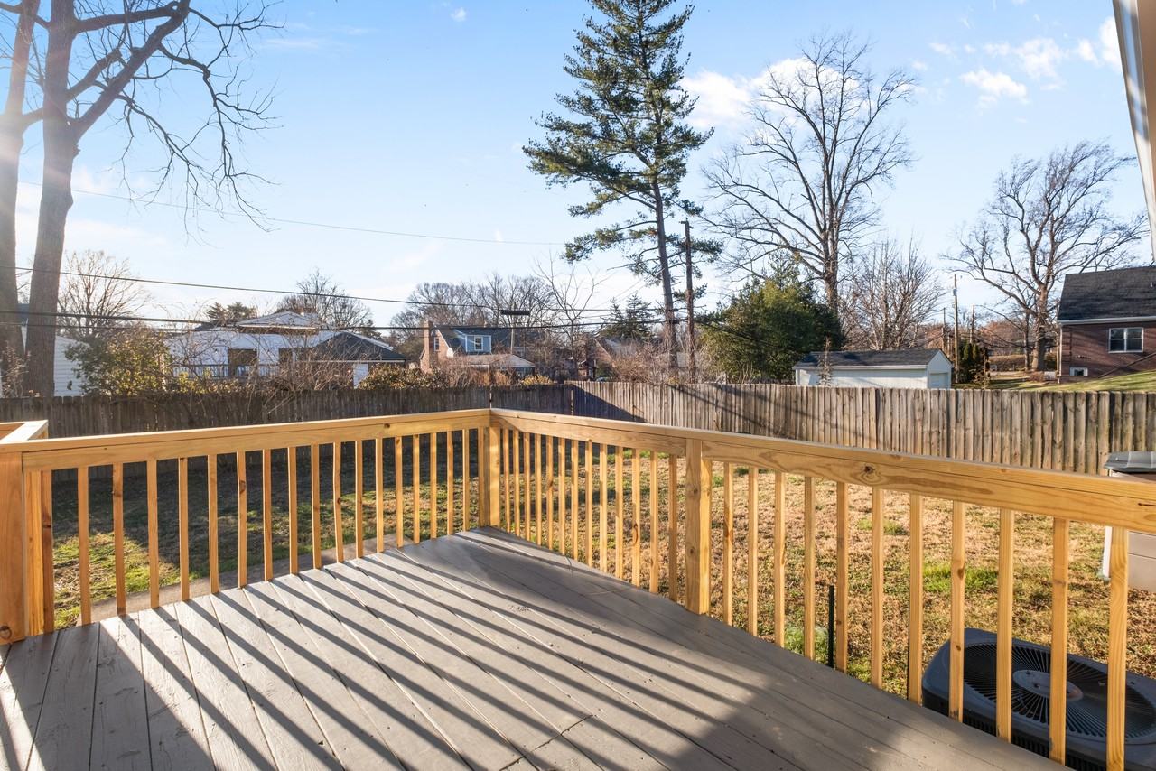 318 Castleview Dr #NA - Photo 3 of 25