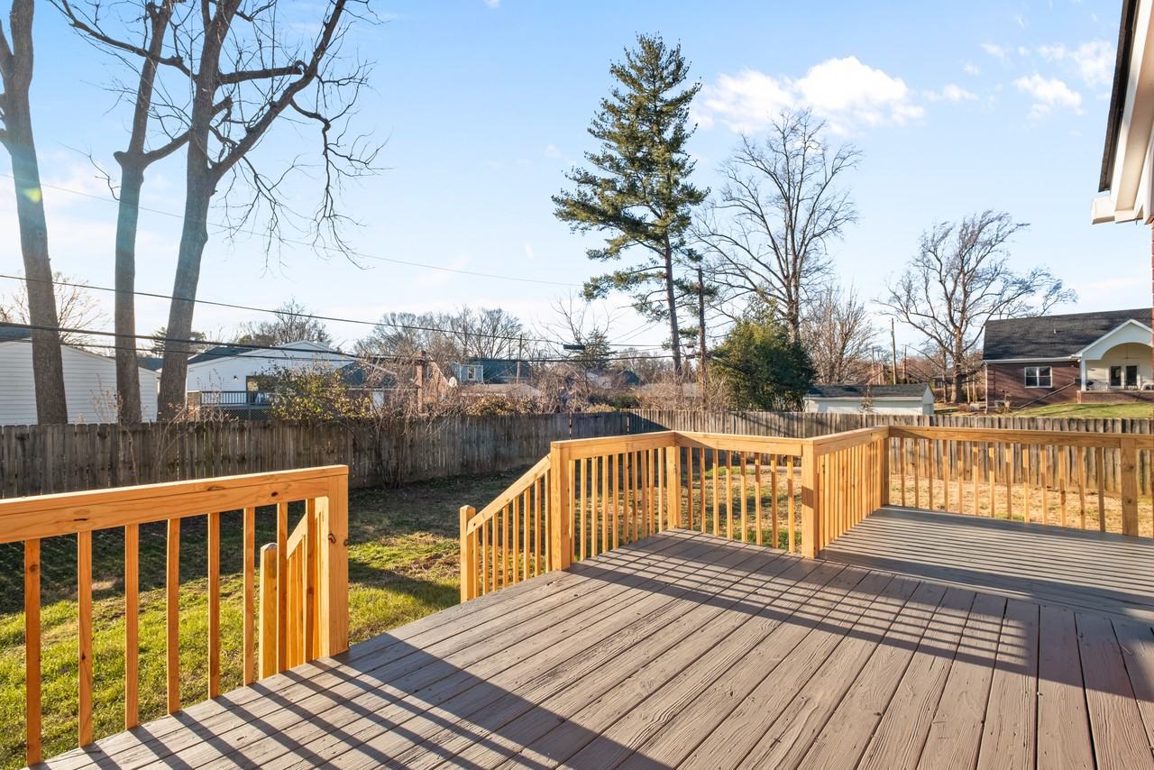 318 Castleview Dr #NA - Photo 4 of 25