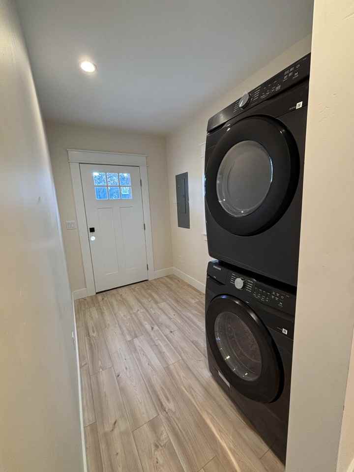 480 Se Reed Market Rd #NA - Photo 2 of 31