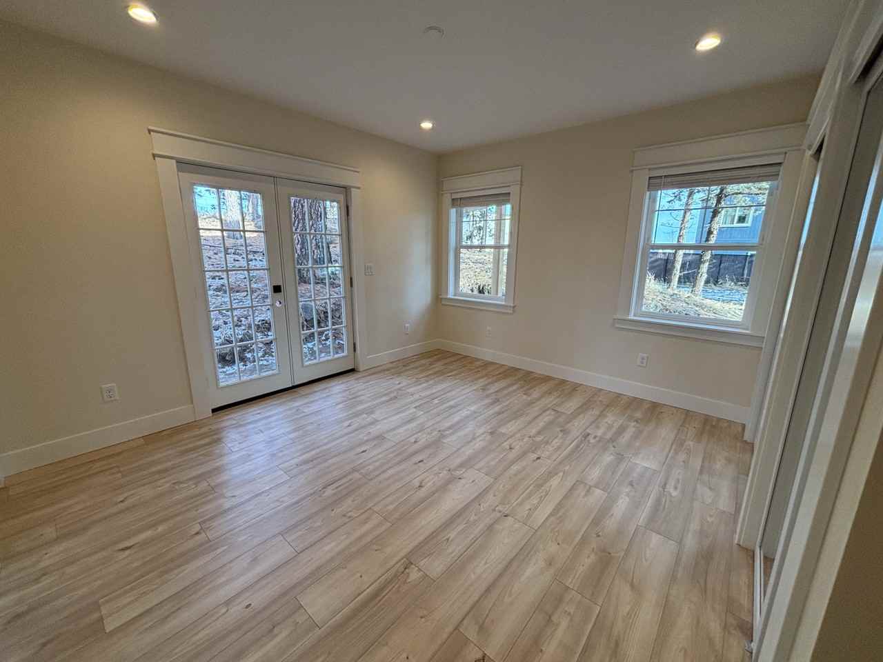 480 Se Reed Market Rd #NA - Photo 4 of 31