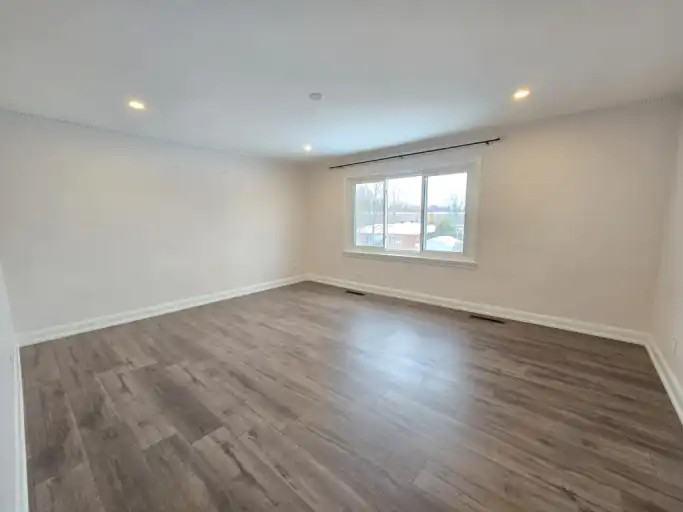 604 Perry St #303 - Photo 3 of 11