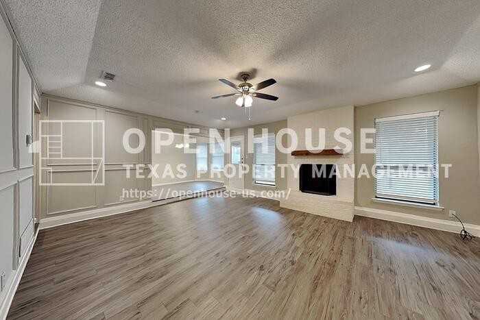 8021 Berrybrook Dr - Photo 4 of 20