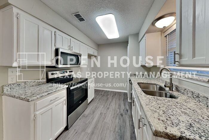 8021 Berrybrook Dr - Photo 7 of 20