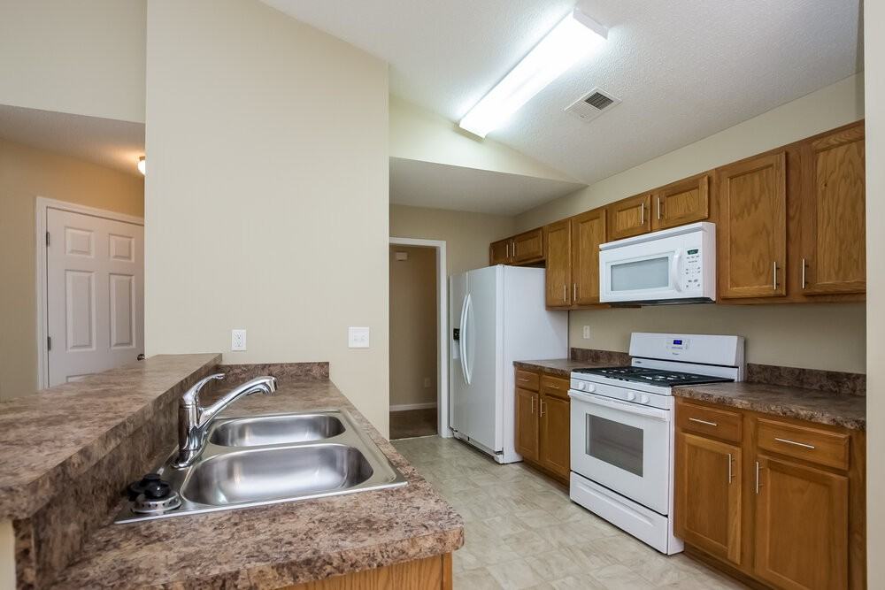 200 Greystone Cir - Photo 5 of 15