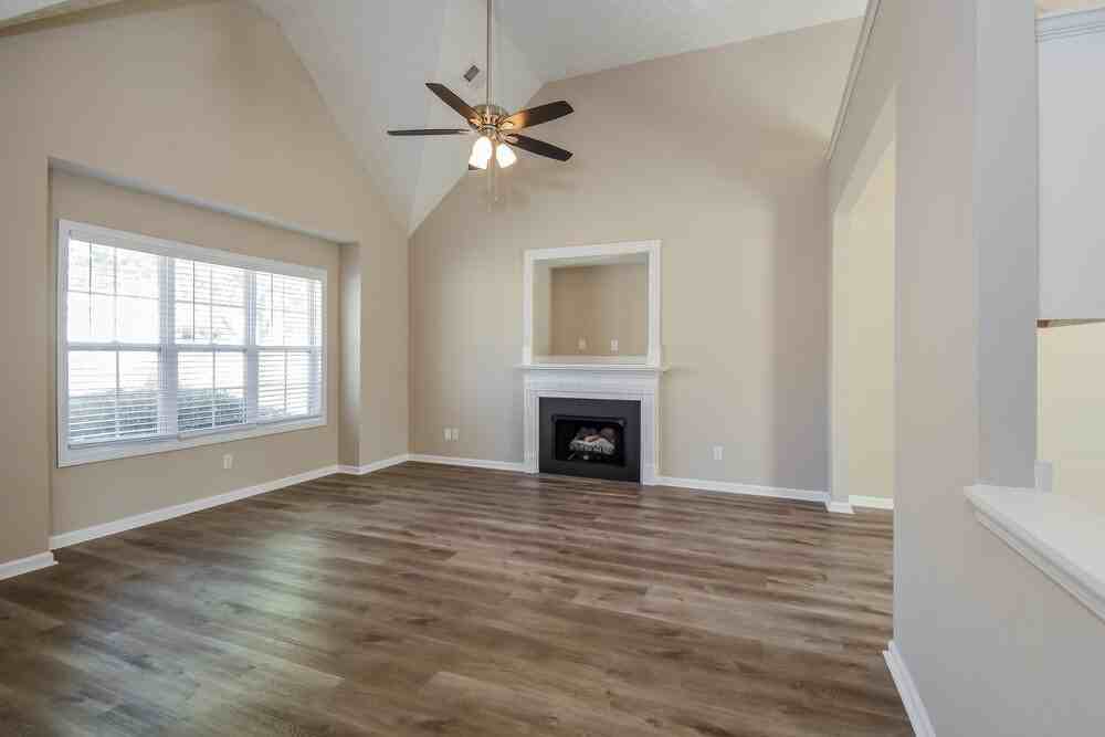 301 Providence Dr - Photo 3 of 16