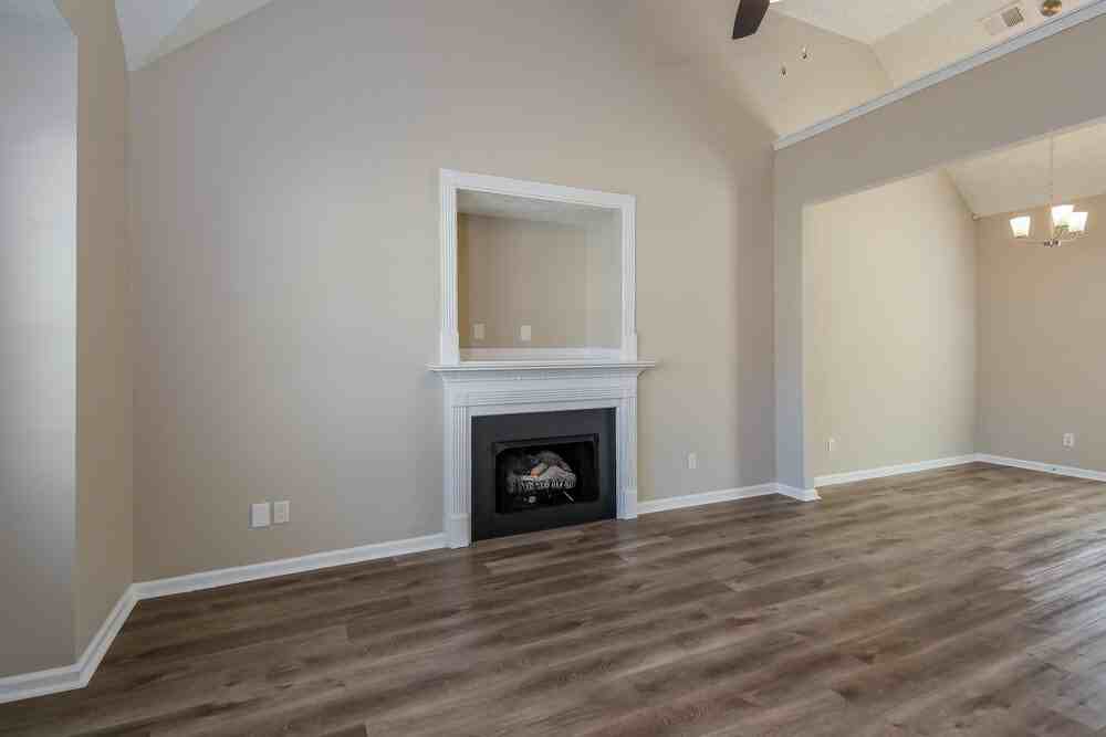 301 Providence Dr - Photo 4 of 16