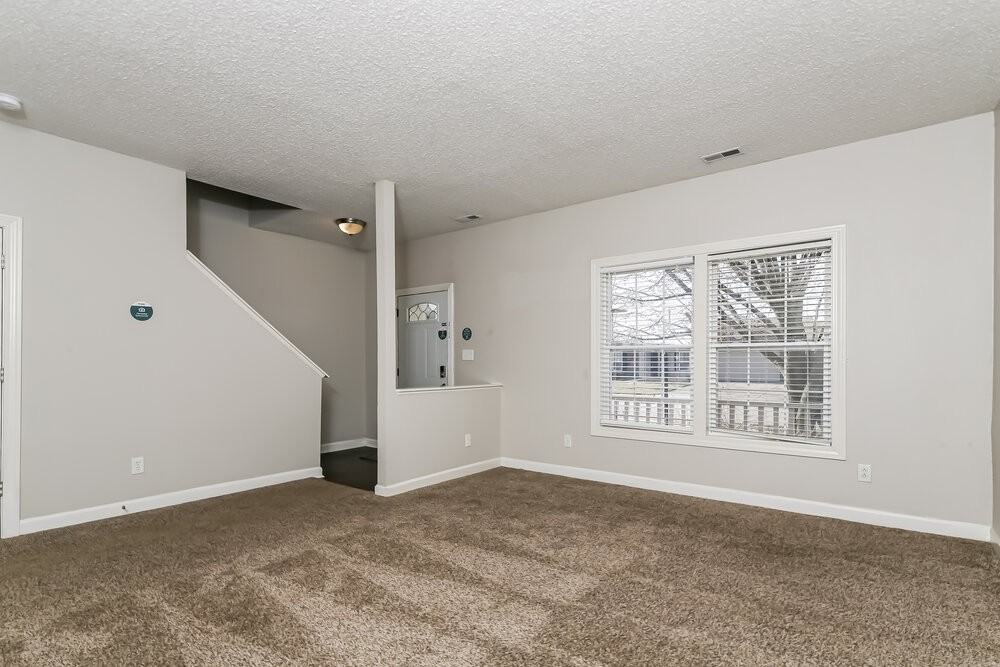 5427 Montavia Ln - Photo 4 of 17