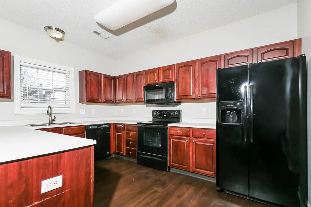 5427 Montavia Ln - Photo 6 of 17