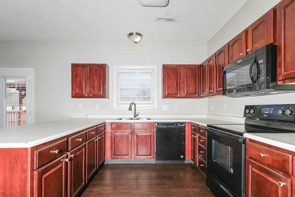 5427 Montavia Ln - Photo 7 of 17