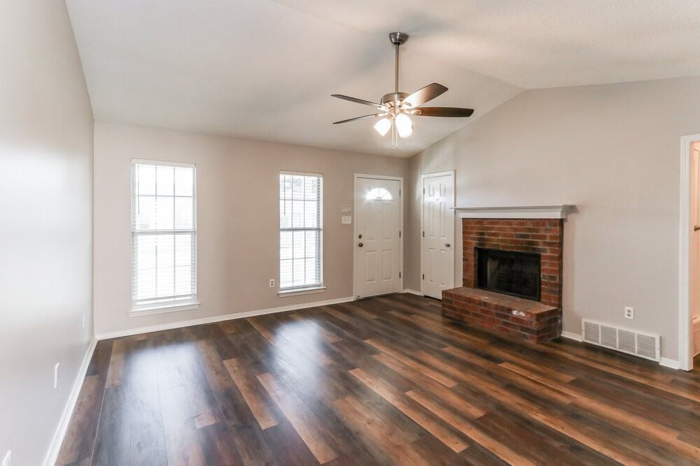 10326 Curtis Dr - Photo 3 of 15