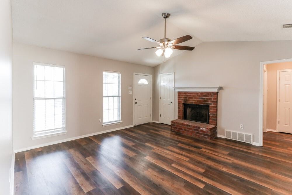 10326 Curtis Dr - Photo 4 of 15